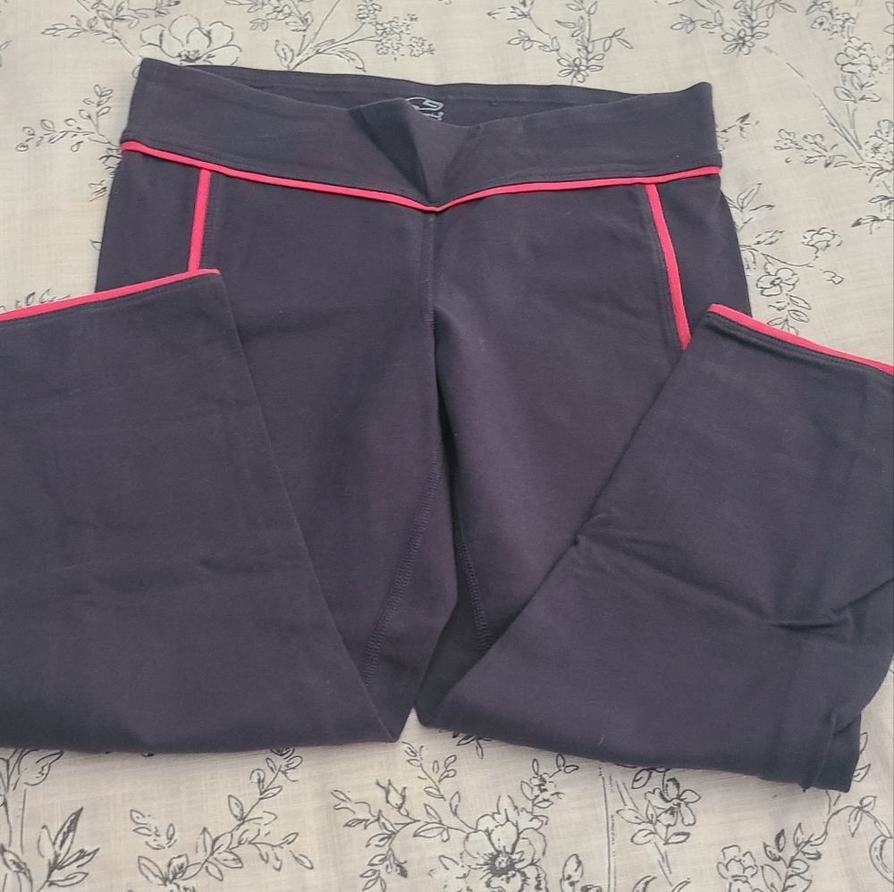 CHAMPION CROPPED KNEE LENGTH LEGGINGS SMALL GREY PINK TRIM hp🔥🔥🔥
